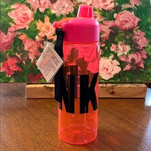 PINK VS COLLEGIATE WATER BOTTLE